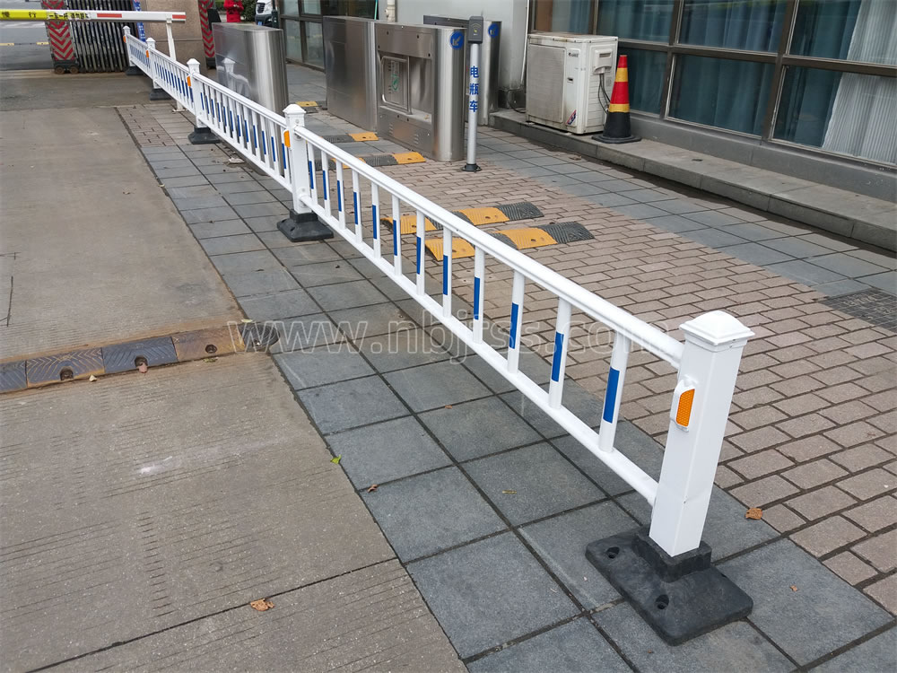 市政护栏锌钢护栏警示护栏道路护栏隔离栏公路护栏
