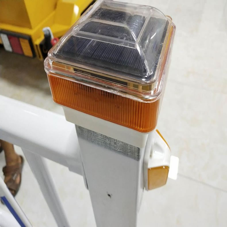 太阳能柱帽LED警示灯